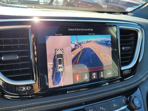 2025 Chrysler Pacifica Hybrid Select