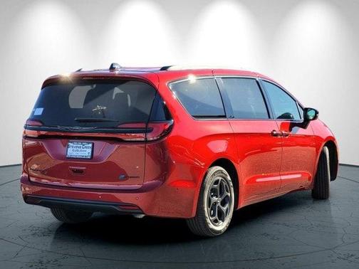2025 Chrysler Pacifica Hybrid Select