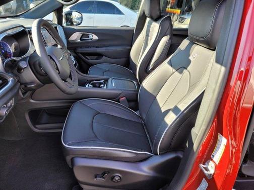 2025 Chrysler Pacifica Hybrid Select