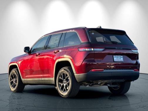 Velvet Red Pearlcoat 2026 Jeep Grand Cherokee Laredo