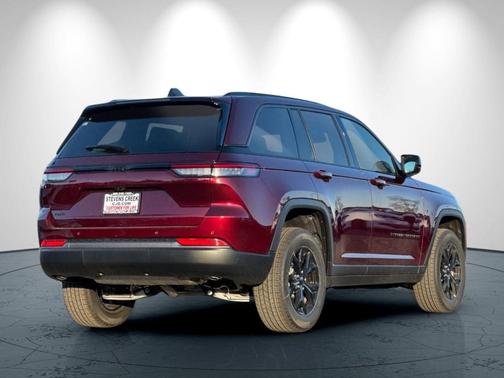 2026 Jeep Grand Cherokee Laredo