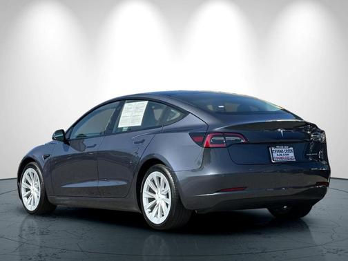Midnight Silver Metallic 2022 Tesla Model 3 Long Range