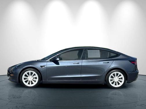Midnight Silver Metallic 2022 Tesla Model 3 Long Range