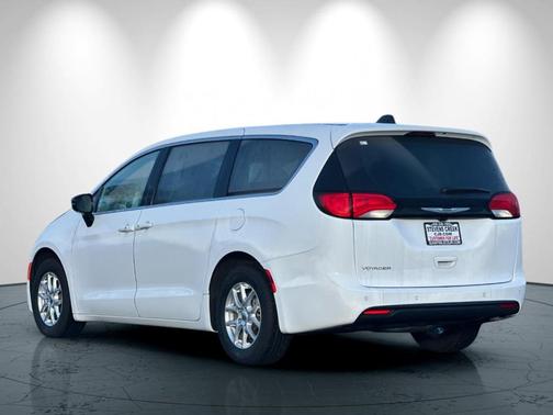 2025 Chrysler Voyager LX