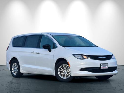 2025 Chrysler Voyager LX