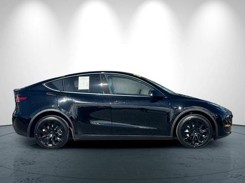 Black 2023 Tesla Model Y Long Range