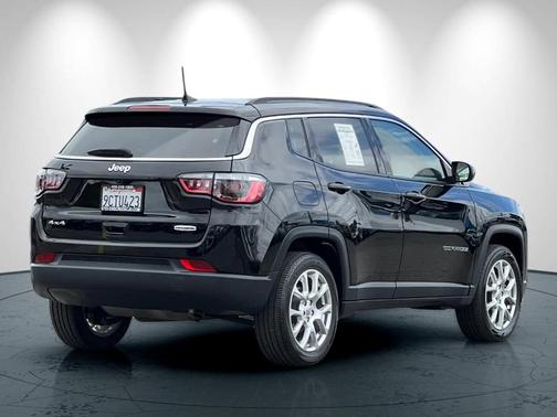Diamond Black 2022 Jeep Compass Latitude Lux