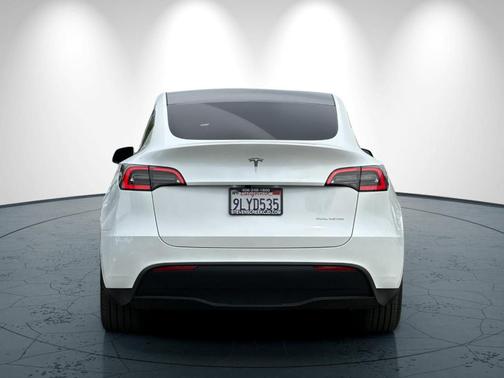 White 2024 Tesla Model Y Long Range