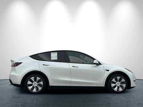 White 2024 Tesla Model Y Long Range