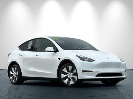 White 2024 Tesla Model Y Long Range