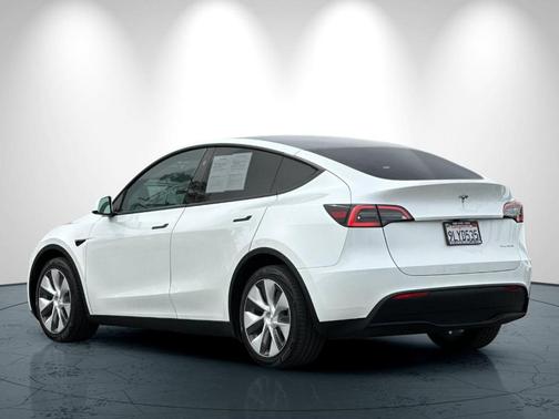 White 2024 Tesla Model Y Long Range