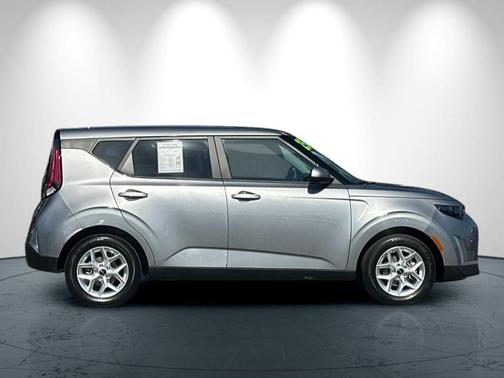 Gray 2025 Kia Soul LX