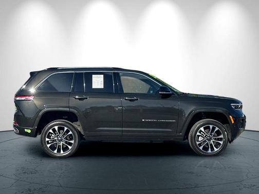 Rocky Mountain Pearlcoat 2023 Jeep Grand Cherokee 4xe Overland