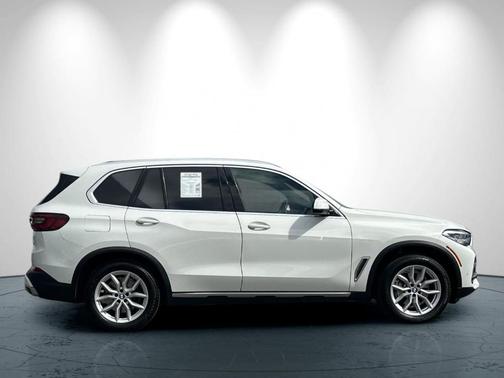 Alpine White 2021 BMW X5 sDrive40i