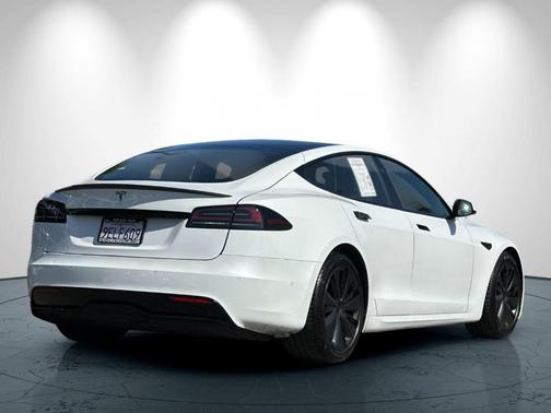 White 2022 Tesla Model S Plaid