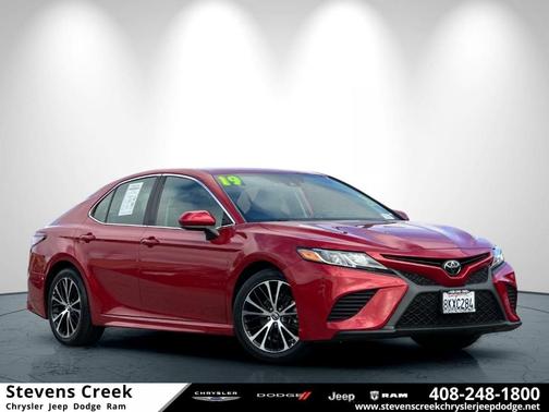Red 2019 Toyota Camry SE