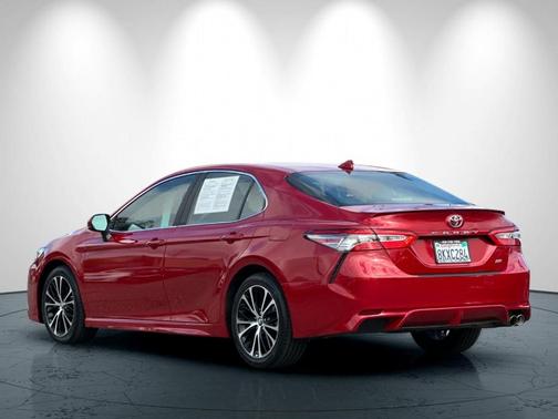 Red 2019 Toyota Camry SE