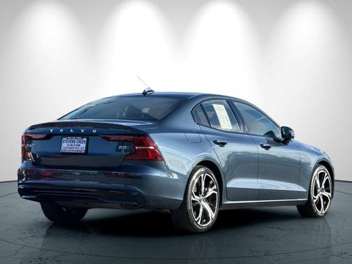 2025 Volvo S60 B5 Core