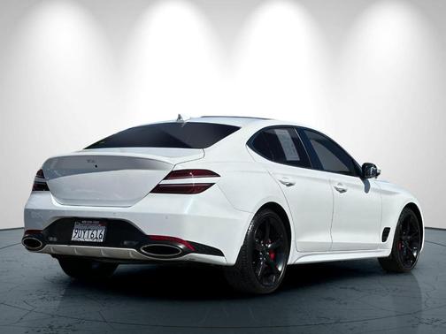 Uyuni White 2026 Genesis G70 3.3T Sport Prestige
