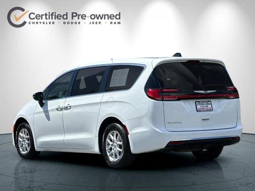 Bright White Clearcoat 2024 Chrysler Pacifica Touring-L