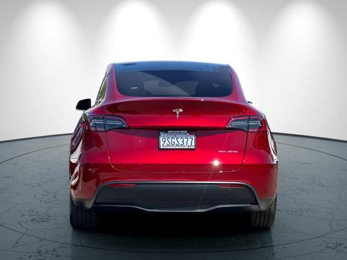 2025 Tesla Model Y Long Range