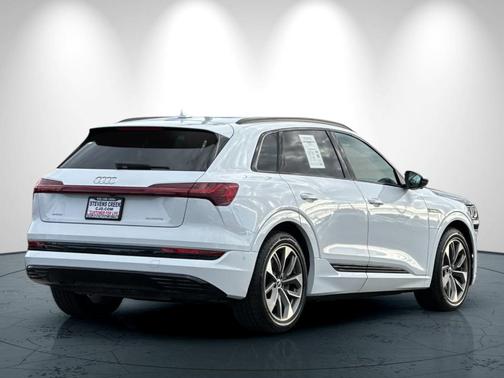 2021 Audi e-tron Premium Plus