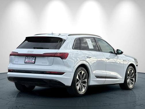 2021 Audi e-tron Premium Plus
