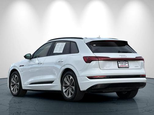 2021 Audi e-tron Premium Plus