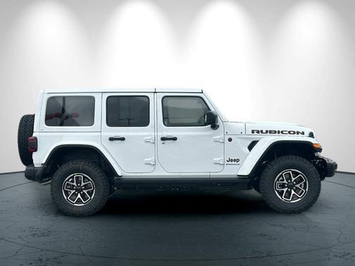 Bright White Clearcoat 2027 Jeep Wrangler Rubicon X