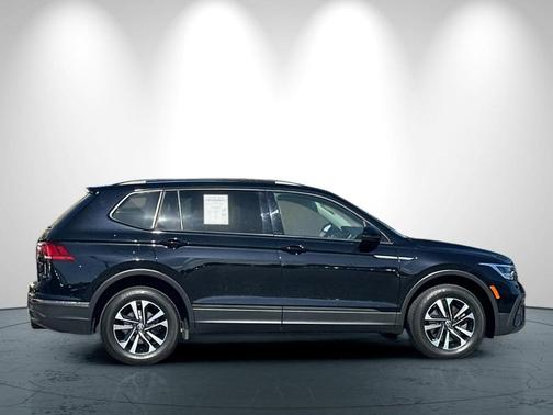 Deep Black Pearl Effect 2022 Volkswagen Tiguan 2.0T S