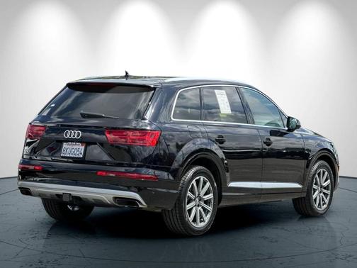Orca Black Metallic 2019 Audi Q7 55 Premium