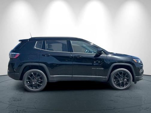 Diamond Black 2026 Jeep Compass Latitude