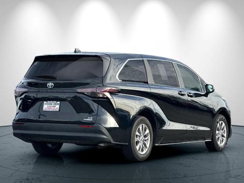2024 Toyota Sienna LE