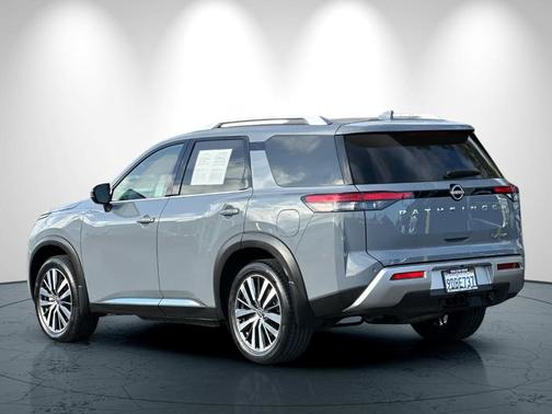 2022 Nissan Pathfinder Platinum