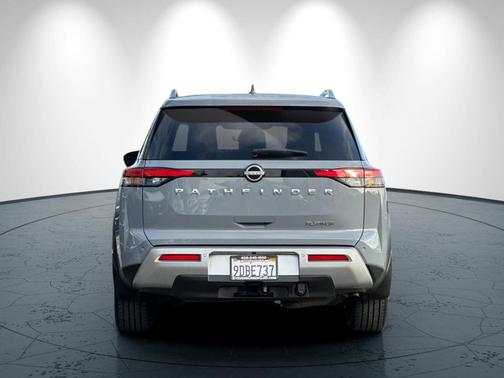 2022 Nissan Pathfinder Platinum