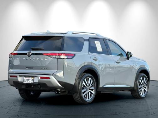 2022 Nissan Pathfinder Platinum