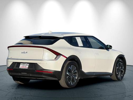 2023 Kia EV6 Light