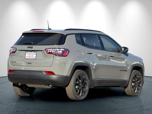 Sting Gray Clearcoat 2026 Jeep Compass Latitude