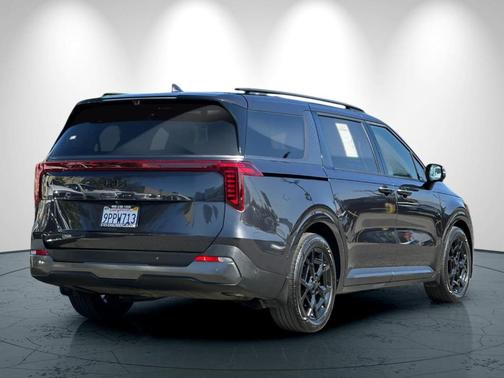 Metal 2025 Kia Carnival SX Prestige