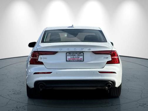 2020 Volvo S60 T5 Momentum