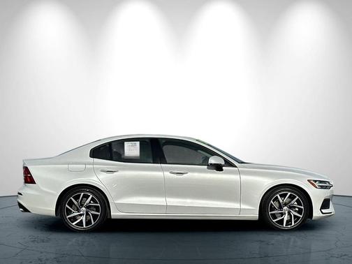 2020 Volvo S60 T5 Momentum