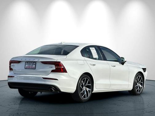 2020 Volvo S60 T5 Momentum