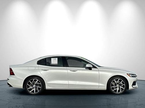 2020 Volvo S60 T5 Momentum