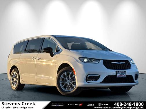 2026 Chrysler Pacifica Select AWD