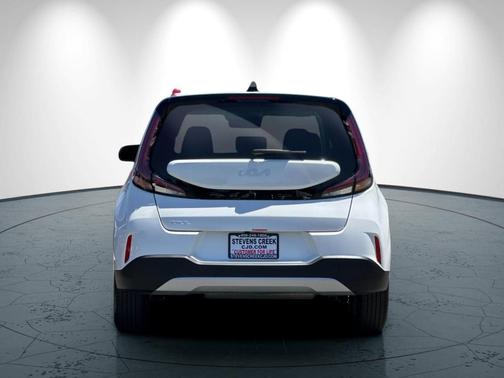 White 2025 Kia Soul LX