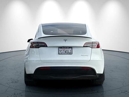 White 2023 Tesla Model Y Performance