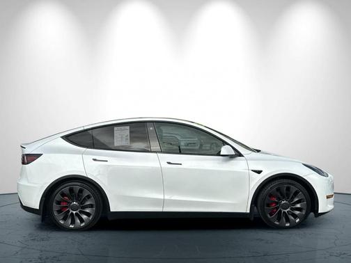 White 2023 Tesla Model Y Performance