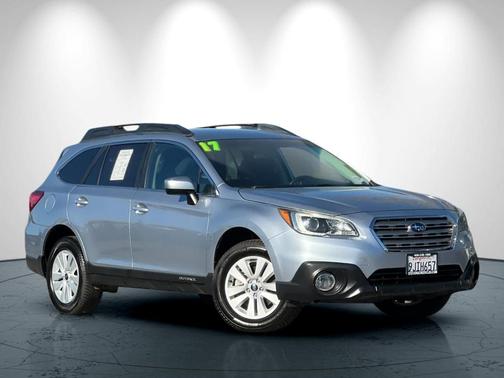Ice Silver Metallic 2017 Subaru Outback 2.5i Premium