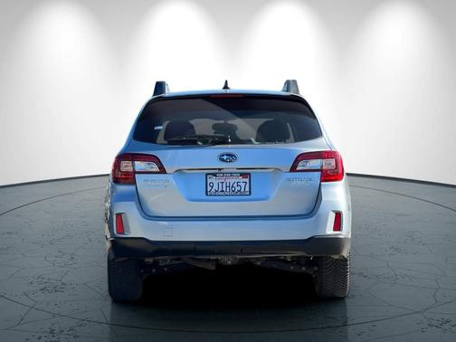 Ice Silver Metallic 2017 Subaru Outback 2.5i Premium