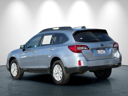 Ice Silver Metallic 2017 Subaru Outback 2.5i Premium